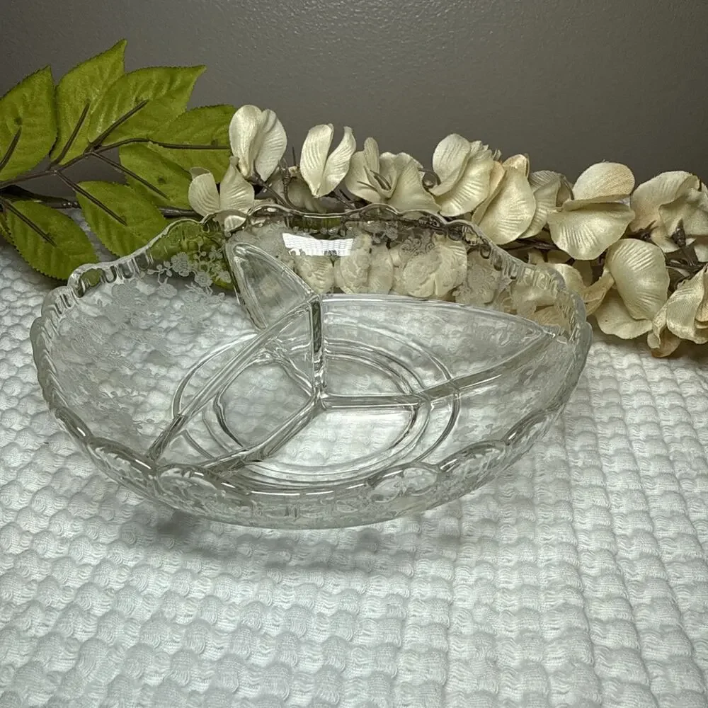 Vtg Cambridge Rose Point Etched Glass Divided Dish/Relish Dish W/ Scalloped Edge